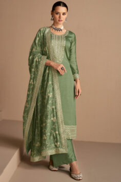 What is an Indian women’s Dress Called?