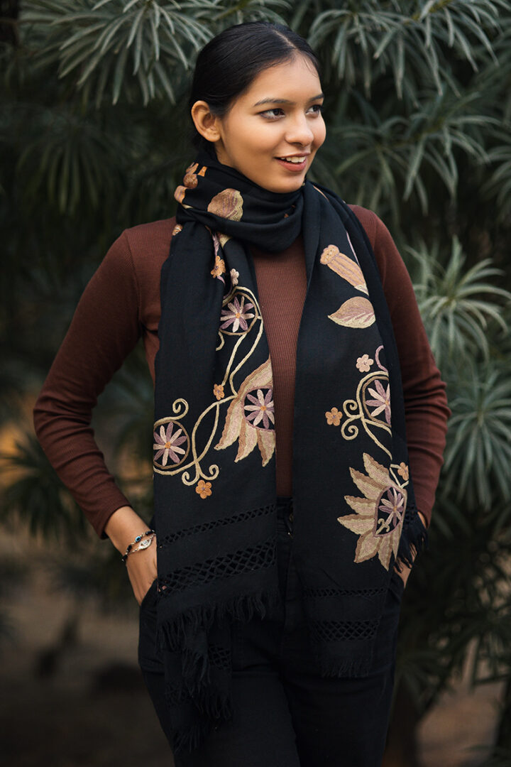 What is a Shawl? Other Names, Fabrics & Ways to Wear in 2025